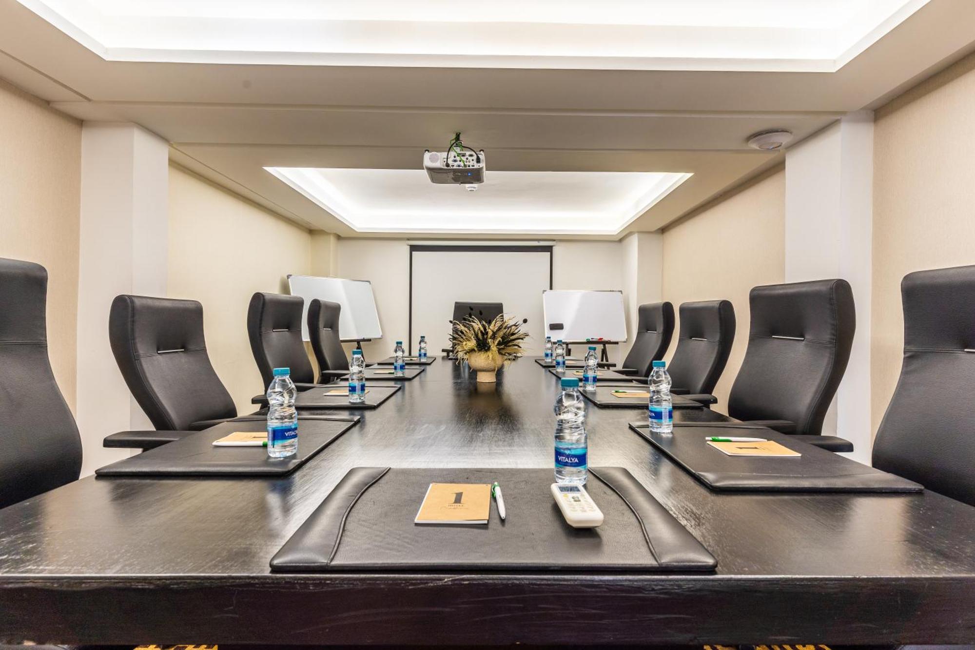 One Hotel Казабланка Екстериор снимка Meeting room at the hotel