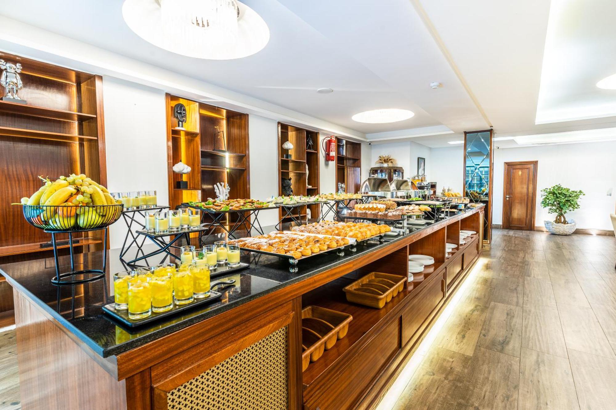 One Hotel Казабланка Екстериор снимка The buffet at the airport