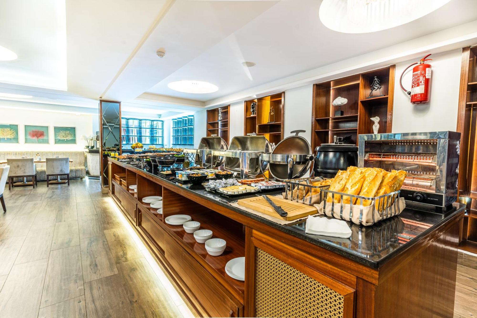 One Hotel Казабланка Екстериор снимка The buffet at the lounge